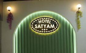 Satyam 2 Min. Walking Distance From Dargah